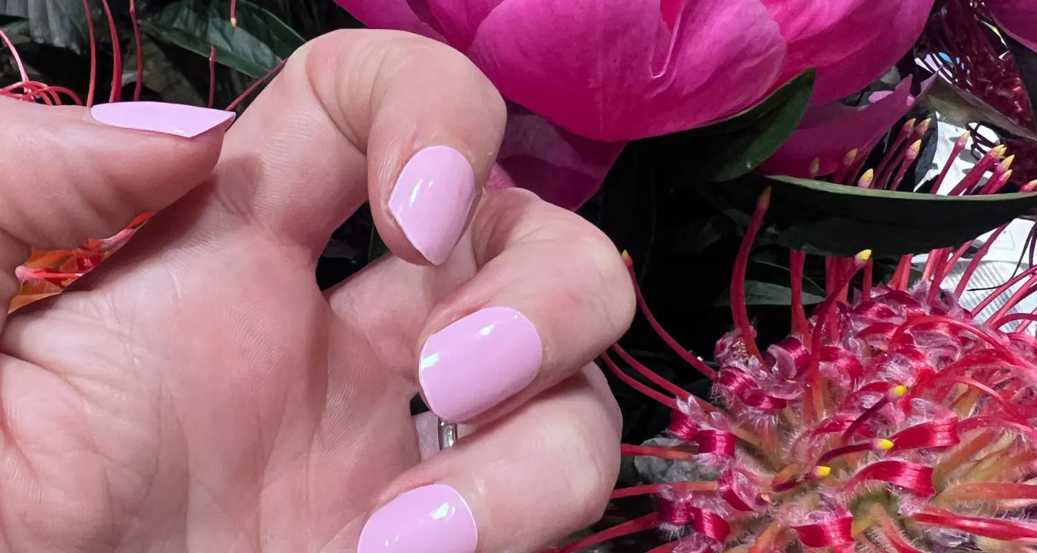 How to choose the right gel nail kit for a home manicure