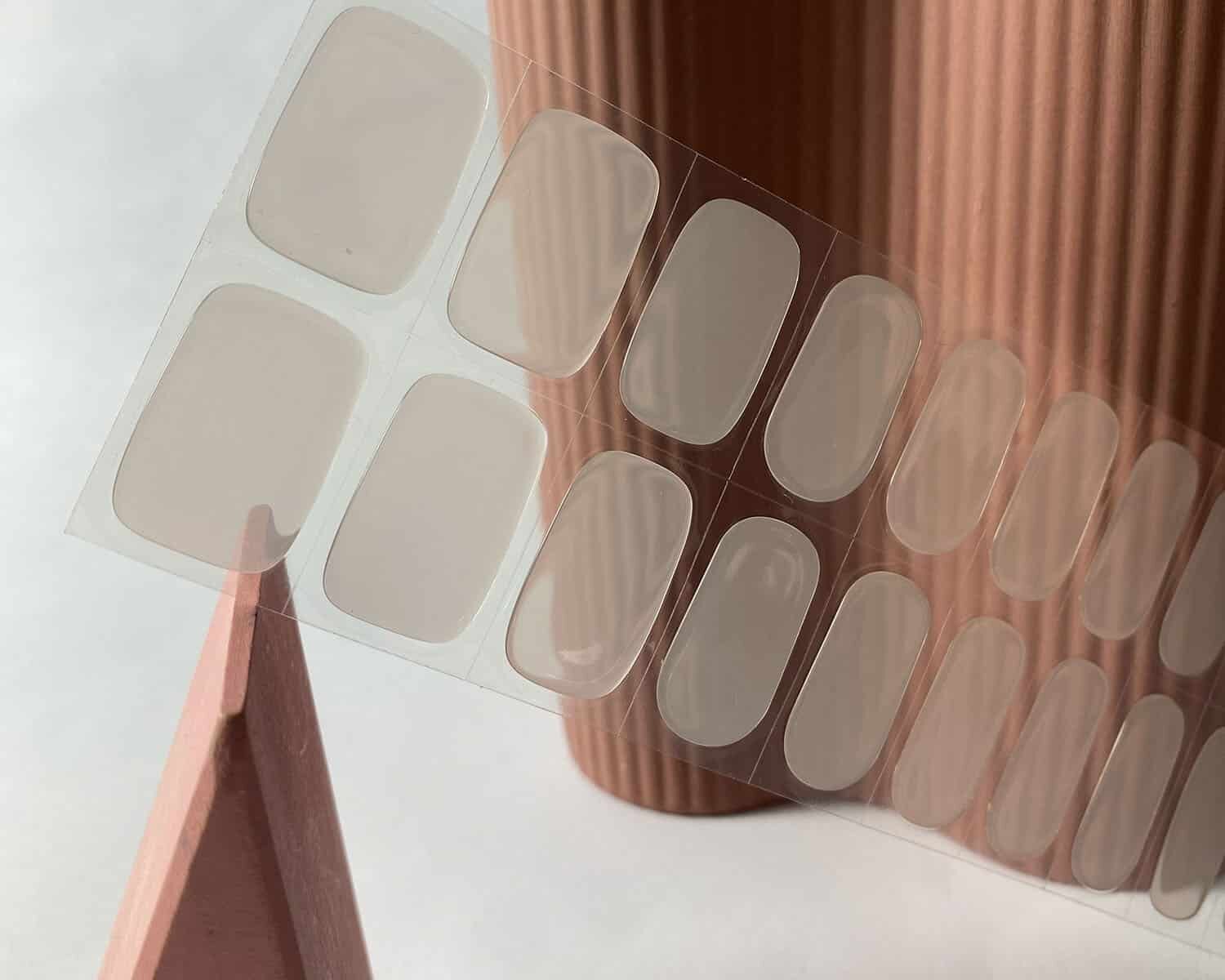 glazed-transparent_0001_semi-cured-gel-nails-close-up