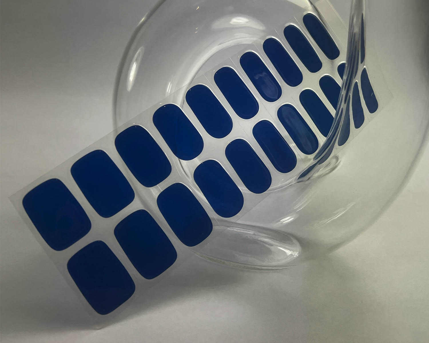 navy-pool_0000_semi-cured-gel-nails-mock2