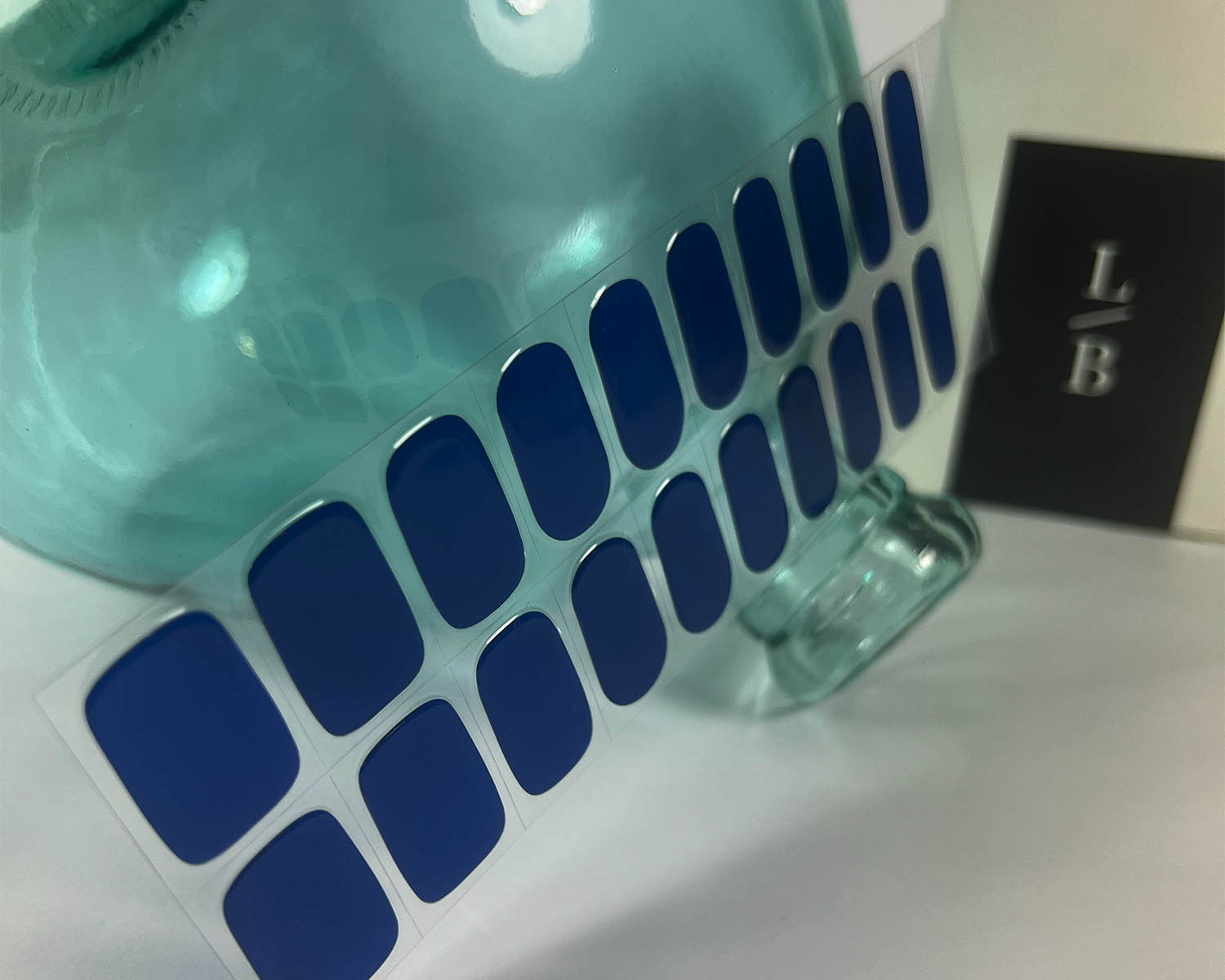 navy-pool_0001_semi-cured-gel-nails-mock