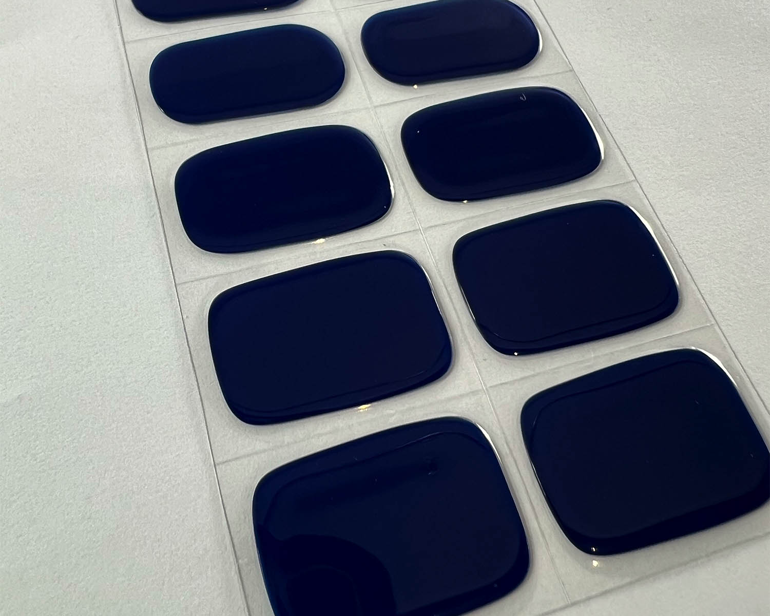 navy-pool_0003_semi-cured-gel-nails-angle