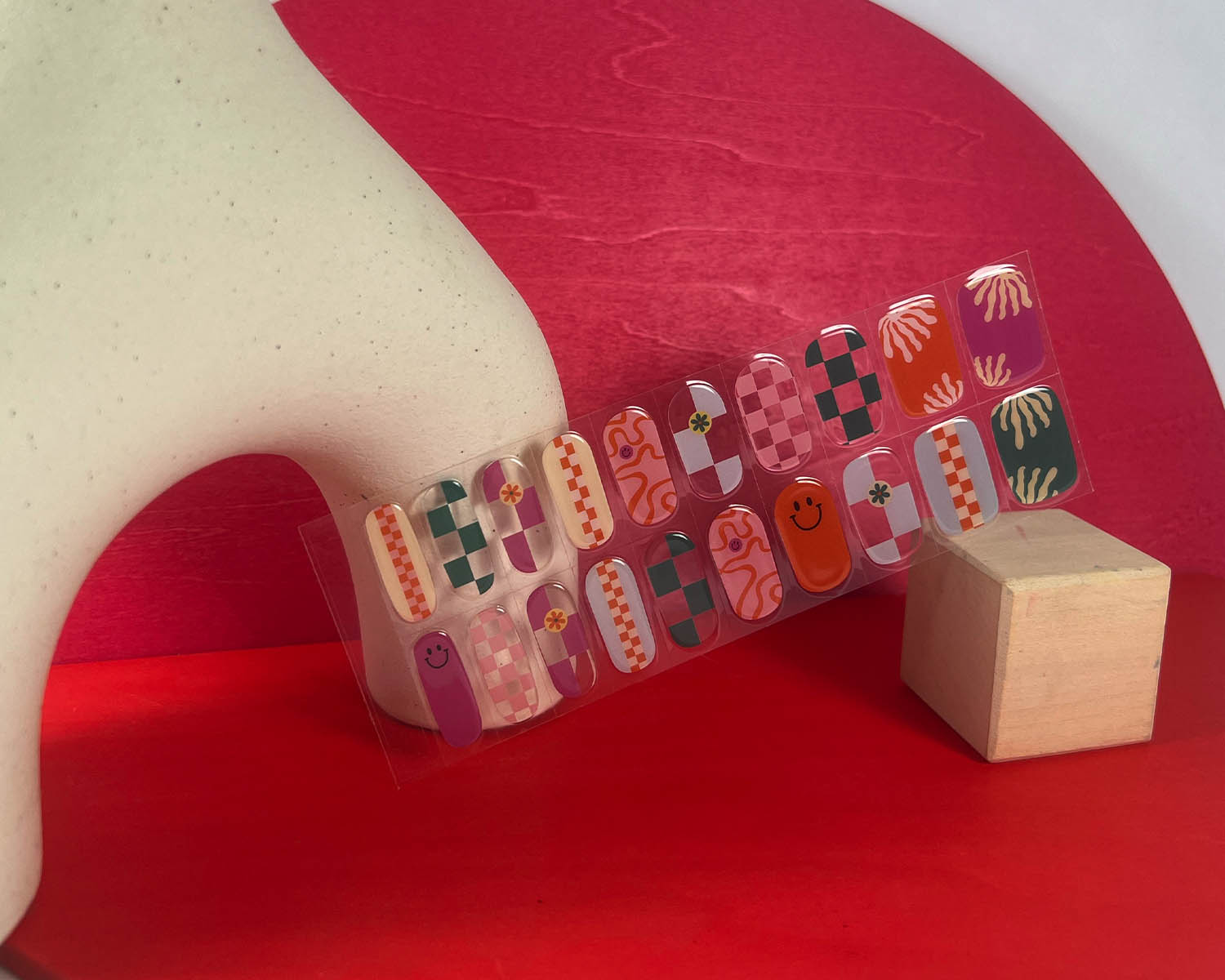 summer-vacay_0001_semi-cured-gel-nails-mock