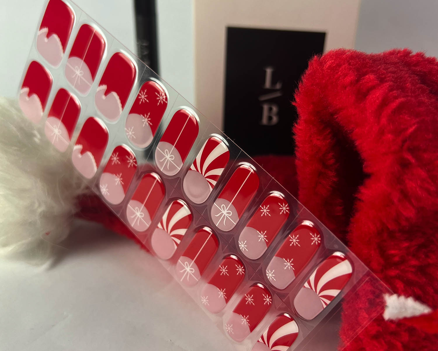 La-Bek_0000_french-christmas-semi-cured-gel-nails-mock4