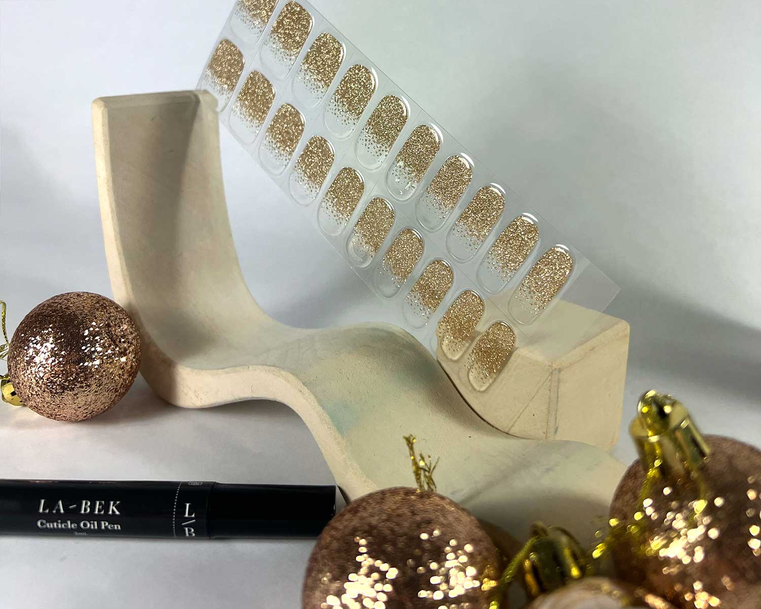 champagne-glitter-semi-cured-nails-bag-mock