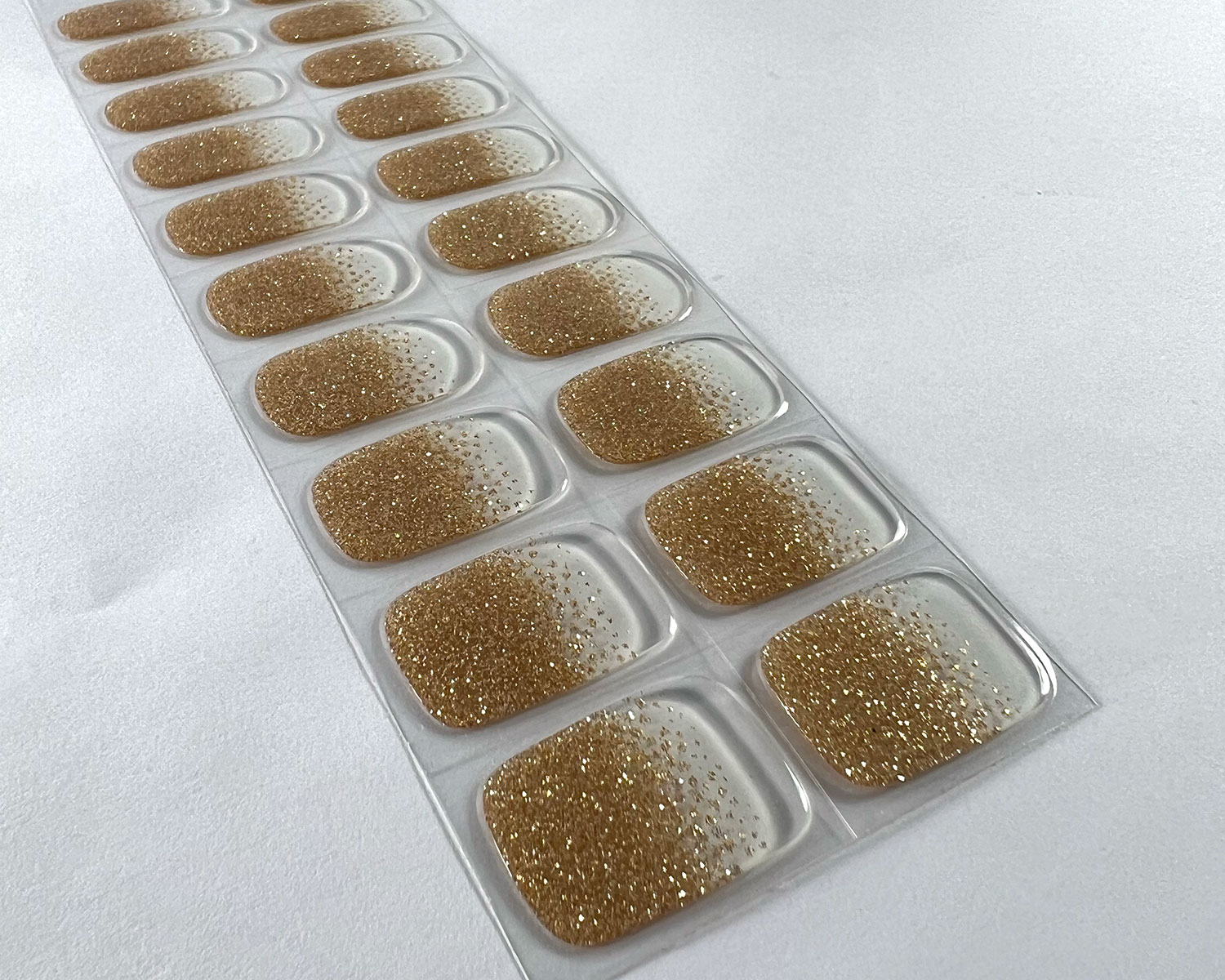 champagne-glitter-semi-cured-nails-black-close-up