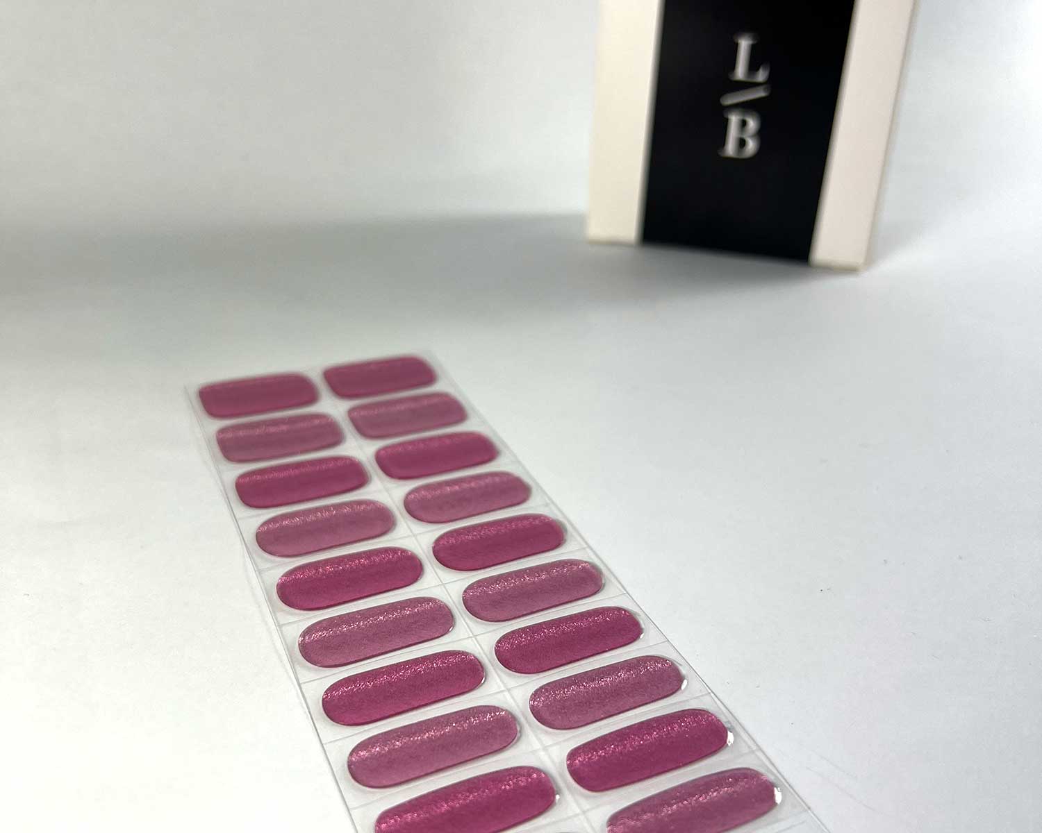 rose-cats-eye-semi-cured-gel-nail-agnle