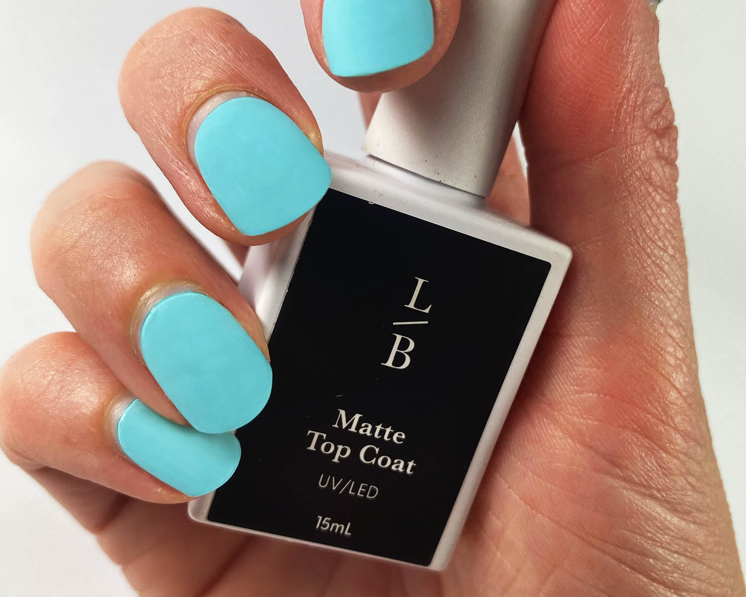 Top-Coat-_0001_matte-bottle-with-hand