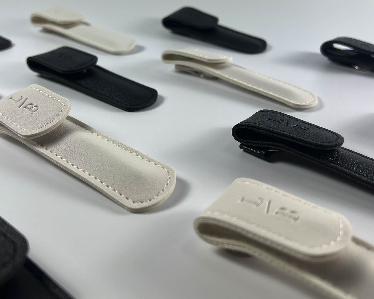 La-Bek-_0005_cuticle-pusher-black-nail-file