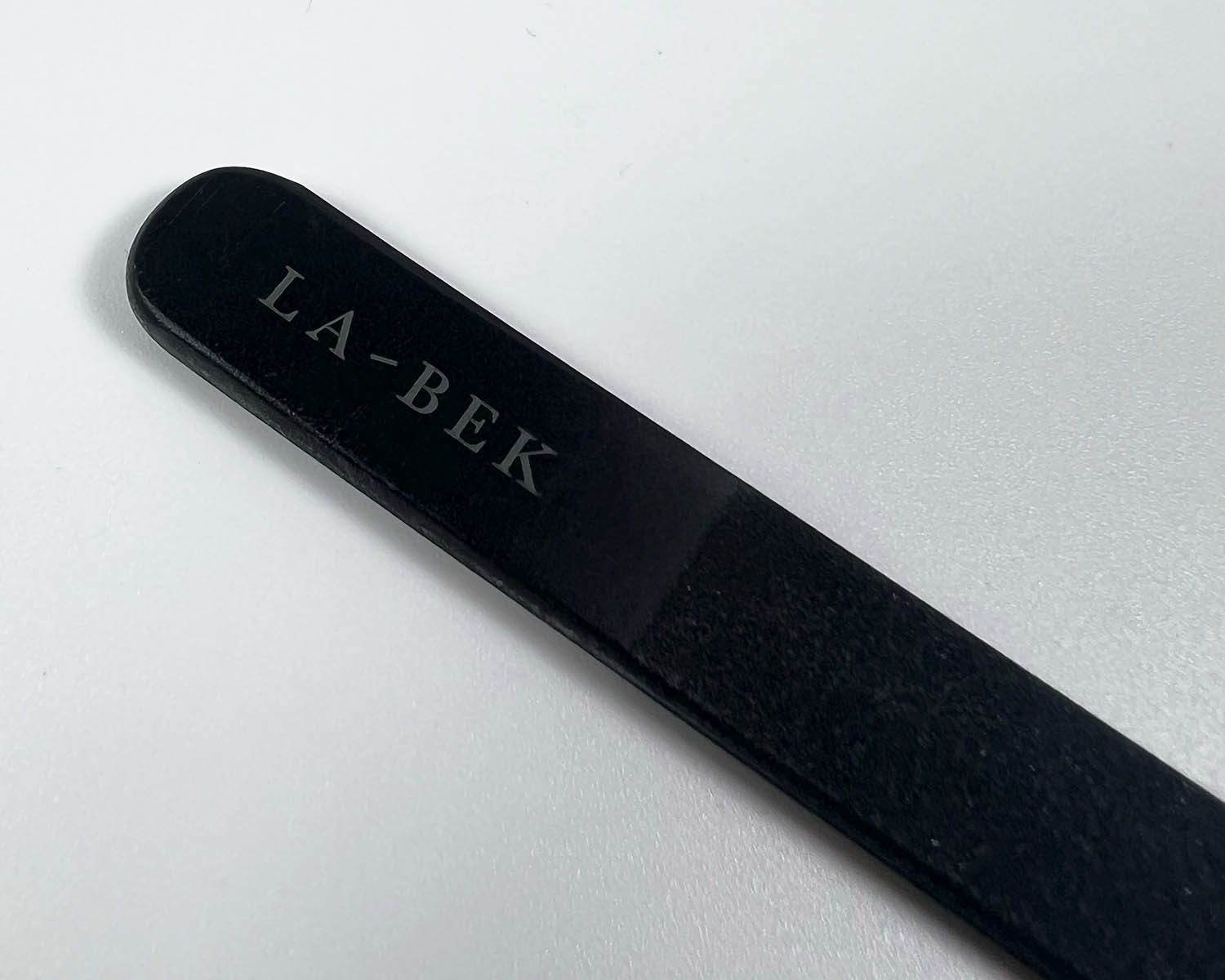 La-Bek-glass-file-close-up-2