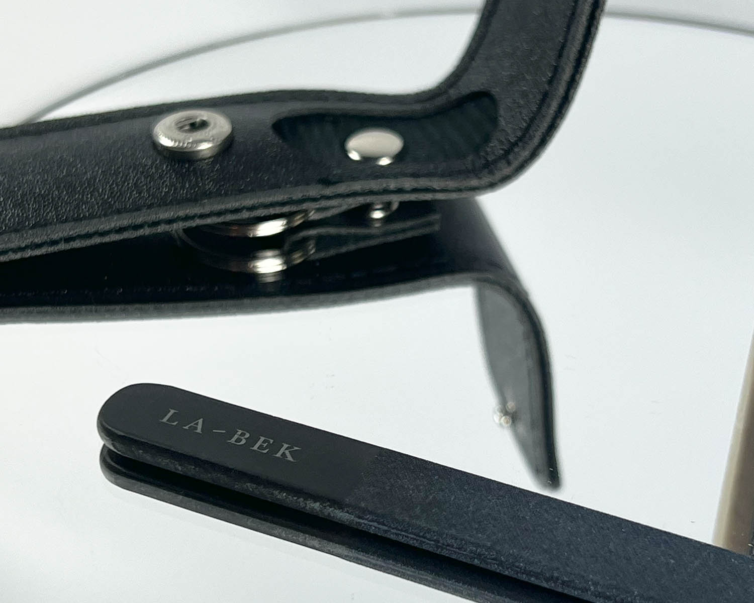 La-Bek-glass-file-close-up