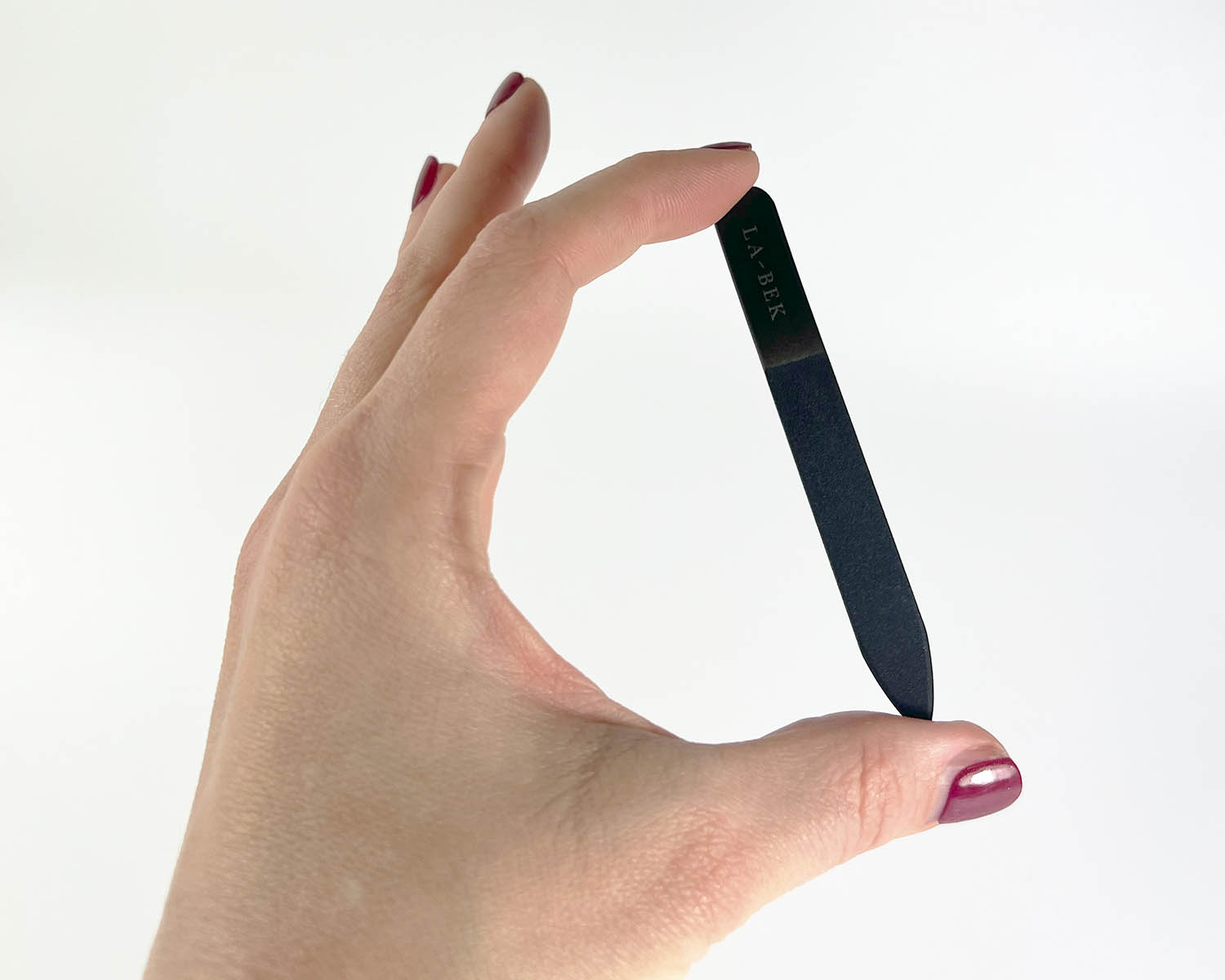 La-Bek-glass-file-in-hand