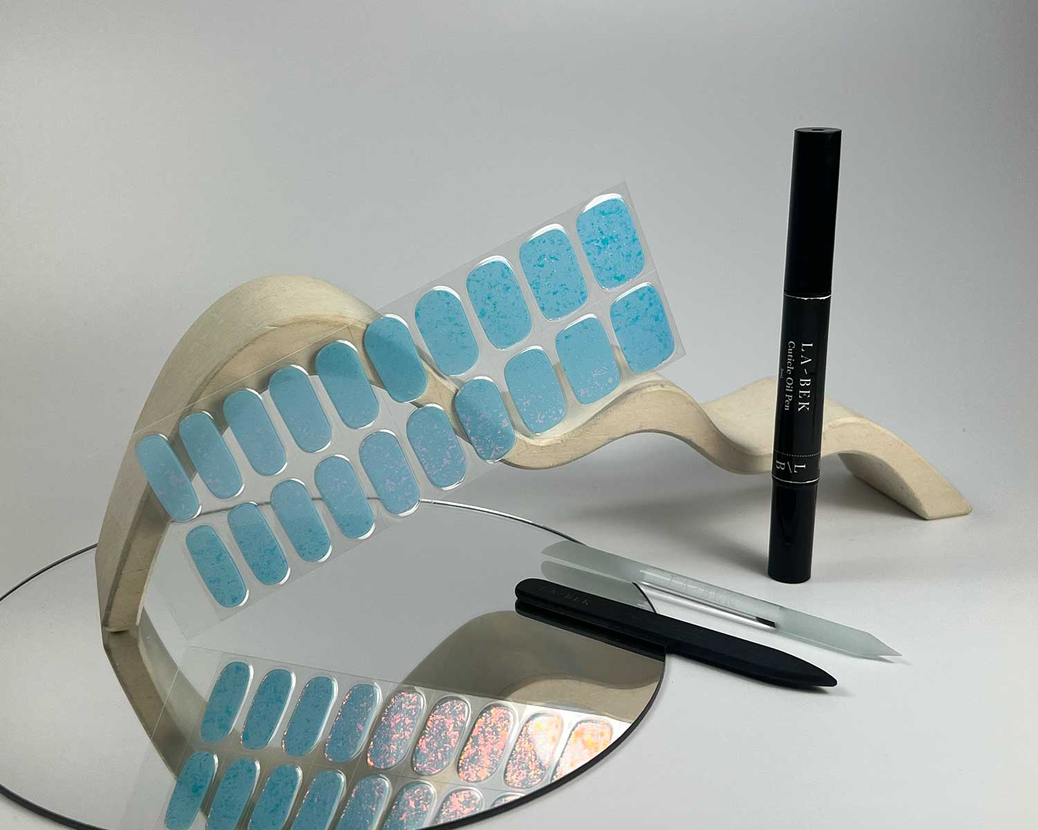 frozen-speckle-semi-cured-gel-nail-mock