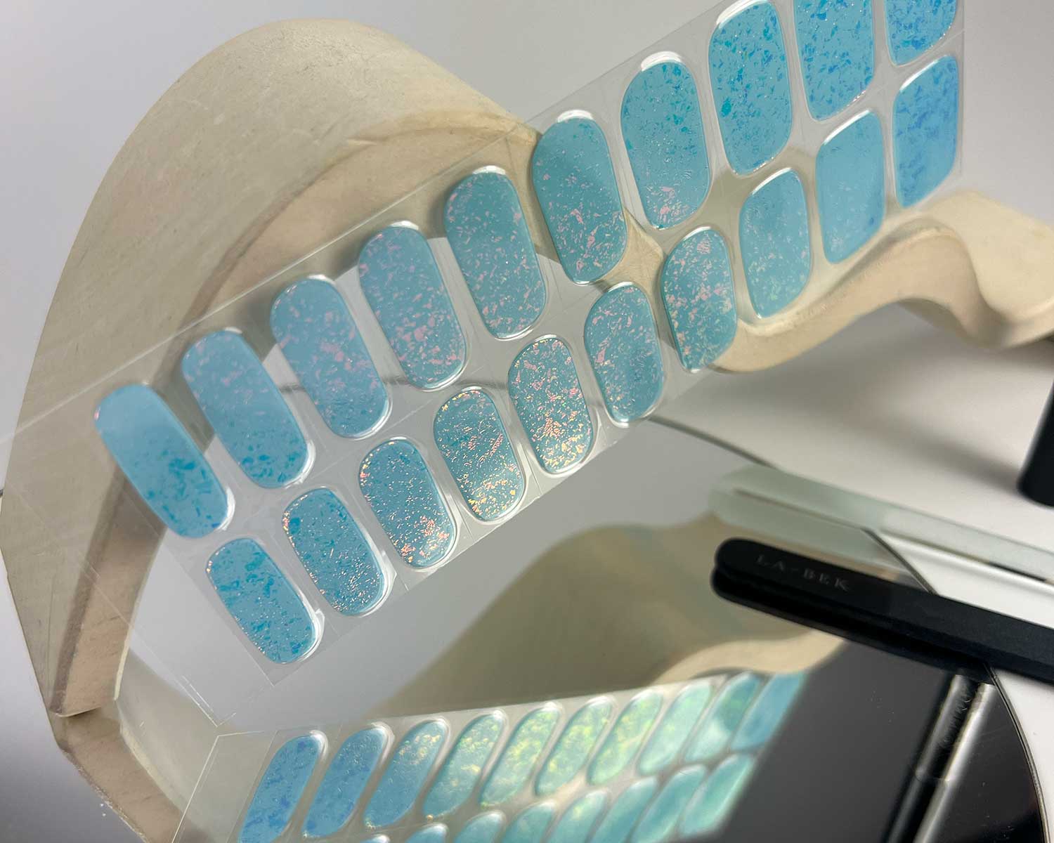 frozen-speckle-semi-cured-gel-nail-mock2