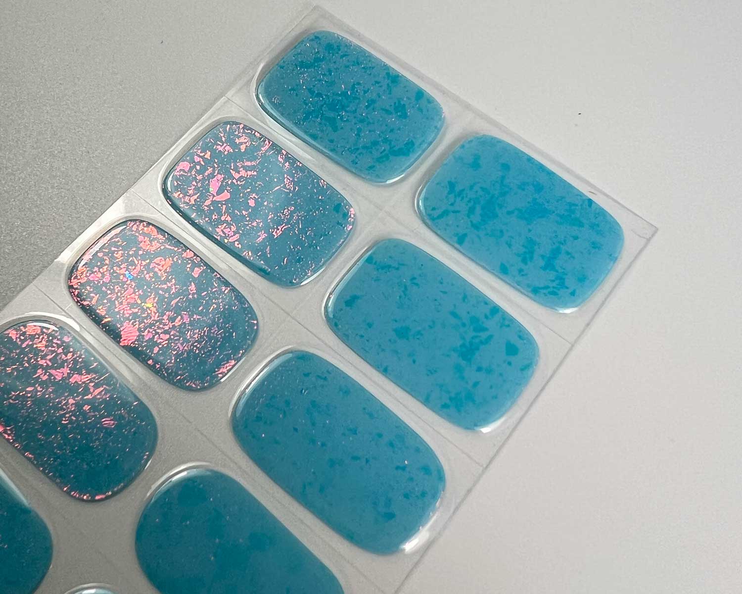 frozen-speckle-semi-cured-gel-nail-zoom