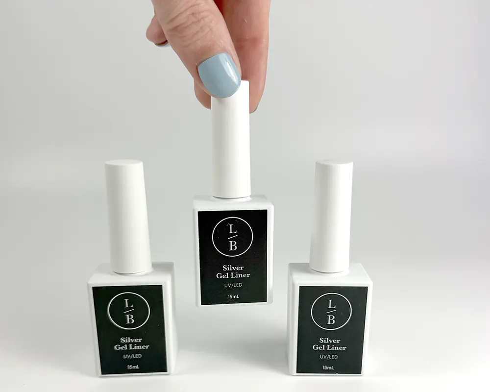 silver-gel-liner-la-bek-3-hand