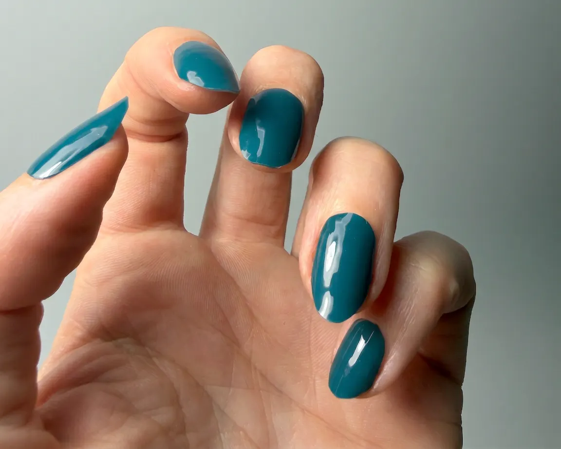 Peacock Blue UV-Free gel nail wrap on hand — La-Bek